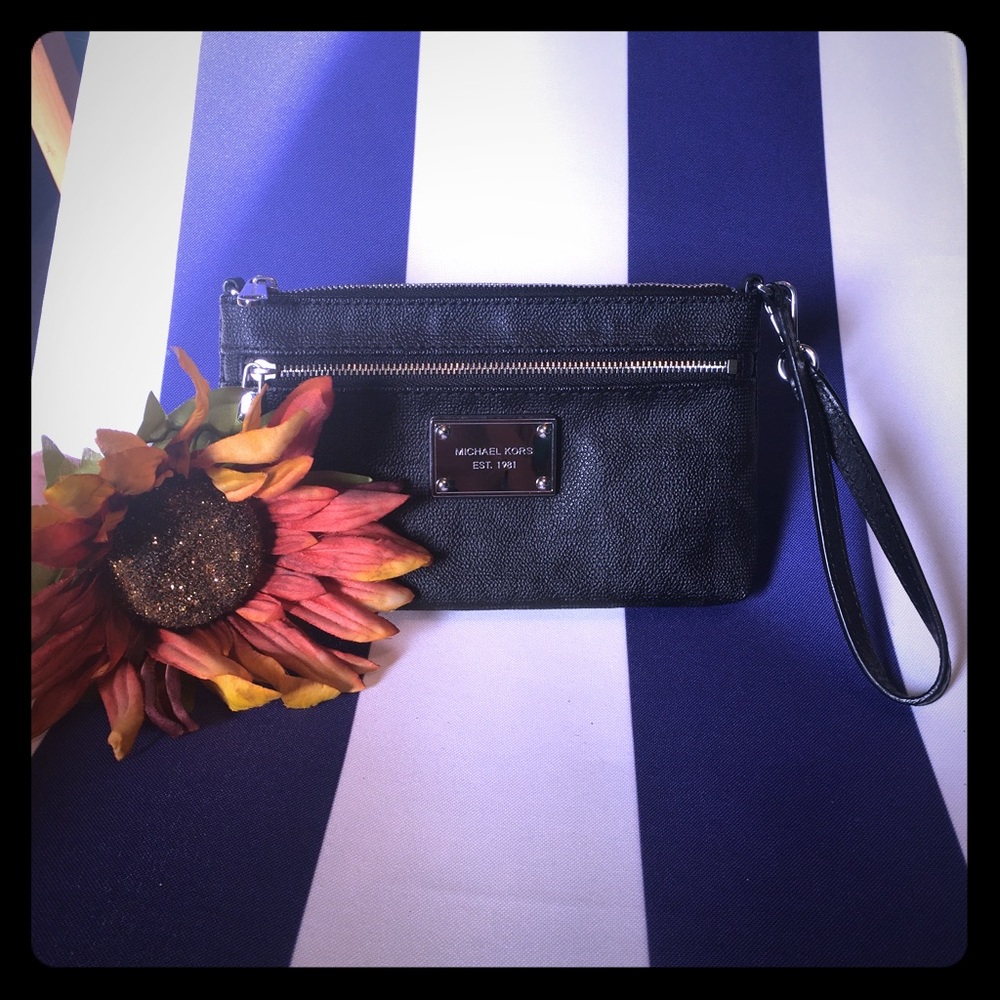 AUTHENTIC Michael Kors Jet Set Wristlet